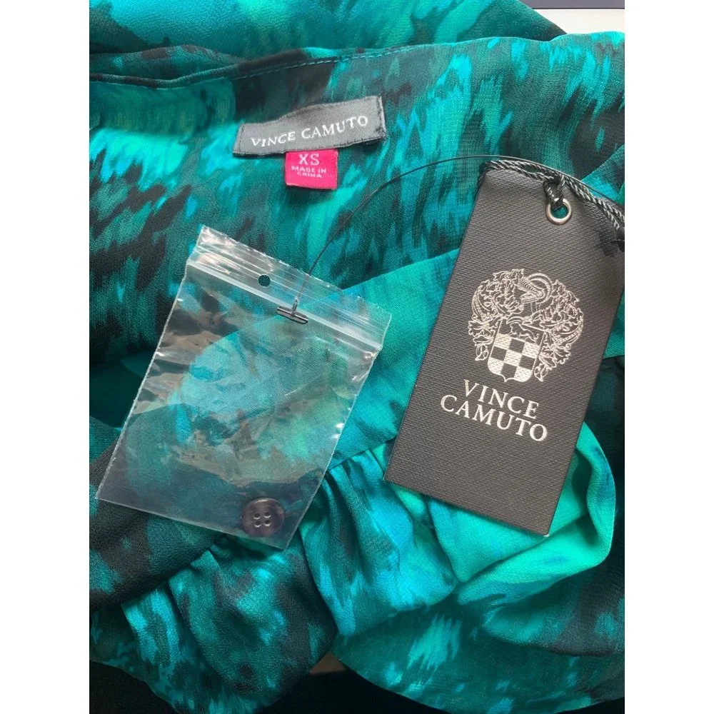 VINCE CAMUTO Boho Blouse Blue Print Dolman Sleeves NWT Size XS New with Tags - Picture 9 of 10